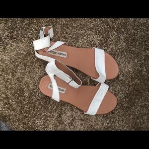 Steve Madden White sandals